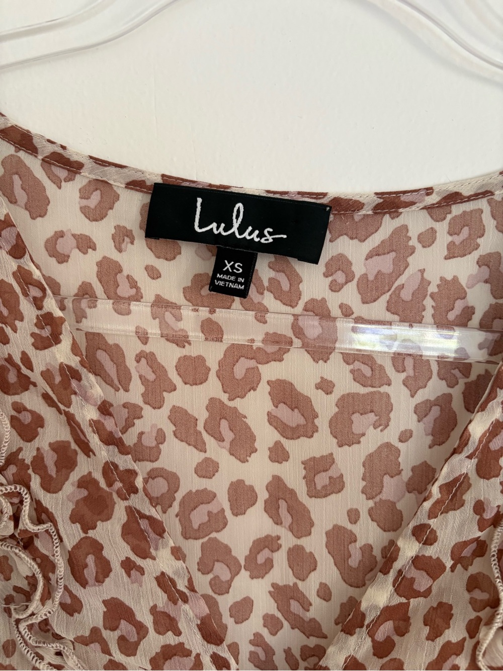 Lulu's Leopard Print Ruffle V-Neck Blouse - Picture 2 of 2
